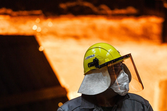 Абрамович решил обезопасить Evraz на случай попадания под санкции США, считают собеседники «Ведомостей»
