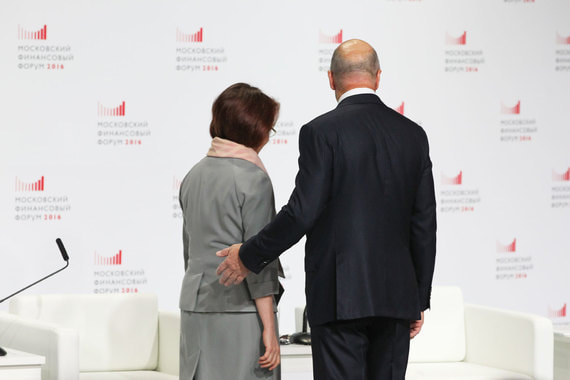 Центробанк (председатель Эльвира Набиуллина слева) и Минфин (справа министр Антон Силуанов) временно ушли с рынка