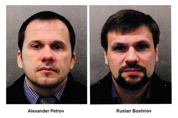 На фото - Александр Петров и Руслан БошировПо данным полиции, подозреваемые прибыли в Великобританию под этими именами. Скотланд-Ярд не исключает, что имена вымышленные. Подозреваемым примерно по 40 лет, это граждане России.