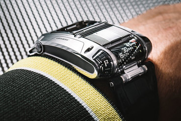 Urwerk выпустила часы с несколькими видами индикации часов, минут и секунд