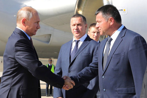 Президент Владимир Путин и врио губернатора Андрей Тарасенко (на фото – слева и справа)