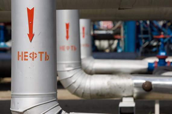"Сургутнефтегаз" настаивает на валютной оговорке в контрактах для возможности заменить в сделках доллар на евро