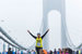 TCS New York City MarathonПроводится с 1970 г. День старта: первое воскресенье ноября.Стоимость участия: $255–295 для жителей США, $358 для нерезидентов. Число участников: 50 773* (2017 г.).Рекорд трассы: Джеффри Мутаи 2.05.05 (2011 г.).Деталь: Если 15 раз пробежать марафон в Нью-Йорке, то на последующие старты слот здесь обеспечен.