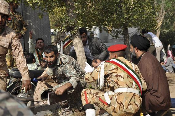 Более 20 человек погибли при теракте на военном параде в Иране