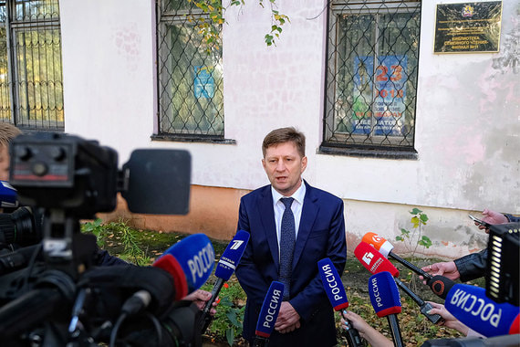 Кандидат на пост губернатора Хабаровского края от ЛДПР Сергей Фургал после голосования на избирательном участке № 122