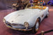 Автомобильные историки говорят, что появлению Mercedes-Benz 300 SL, а затем приходу на американский рынок сильно содействовал австриец Макс Хоффман, ставший одним из самых известных нью-йоркских автодилеров. О нем стоит вспомнить еще и потому, что он вывел на американский рынок две другие культовые машины: Porsche 356 Speedster (выпускалась в 1950–1965 гг.) и BMW 507 Roadster (на фото), которую можно назвать далеким предком BMW i8. Правда, двери у этих Porsche и BMW открывались обычным способом