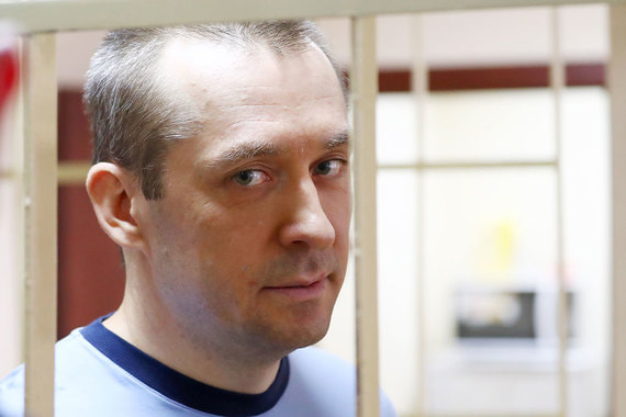 Суд решил, что ответчики получали деньги от Захарченко и распоряжались ими, несмотря на то что их сумма значительно превышала размер его зарплаты