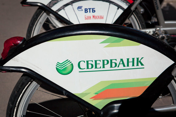 Это вторая волна повышения рублевых ставок крупнейшими банками за последнее время