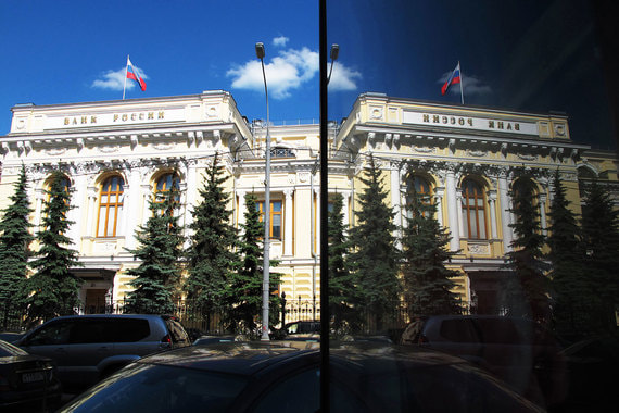 Решение сохранить ставку позволит ЦБ лучше подготовиться к сложному периоду в конце ноября – начале декабря, считает Покатович