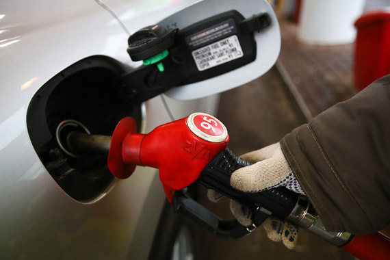 normal 10o1 «Роснефть» рассказала, как остановить рост цен на бензин