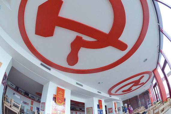 Политологи считают, что дело не в коммунистической принадлежности кандидата, а в том, что против него выступала власть