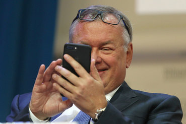 ВТБ предложил СМИ пари на миллиард рублей