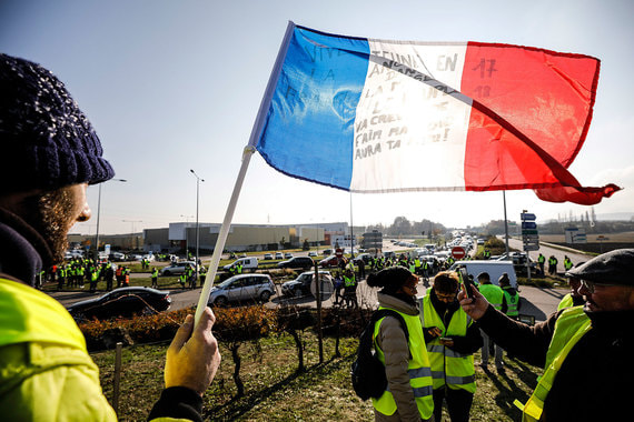 Во Франции прошли пикеты против повышения цен на бензин