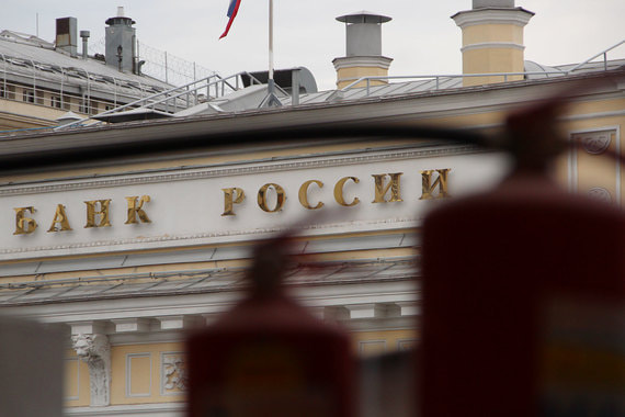 Сотрудник ЦБ рассказал, как банк обманом продавал ему полис инвестиционного страхования жизни