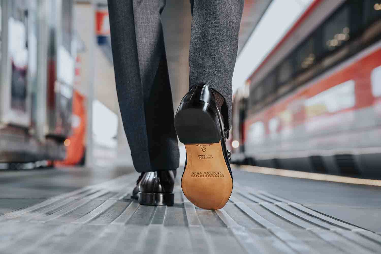 Cuoio – это строгие мужские ботинки классического дизайна. При их создании используется ручной труд