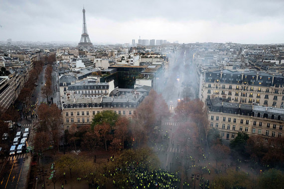 Власти Франции могут ввести ЧП из-за протестов «желтых жилетов»