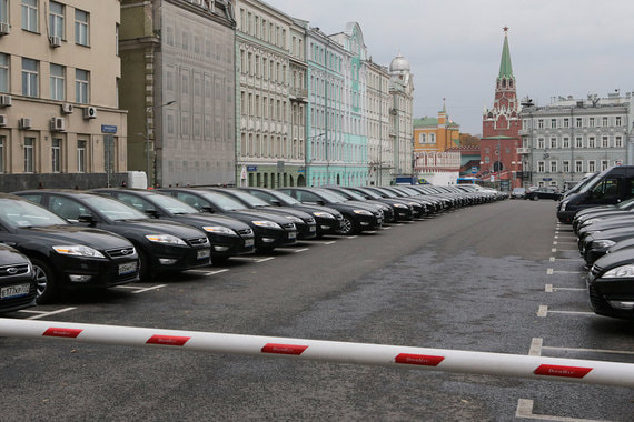 Парковка на самых загруженных улицах центра Москвы с 15 декабря подорожает до 380 руб.