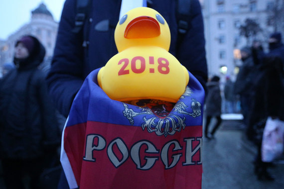 Что именно следует понимать под публичным неуважением к российской власти и обществу, законодатель сформулировал очень общо