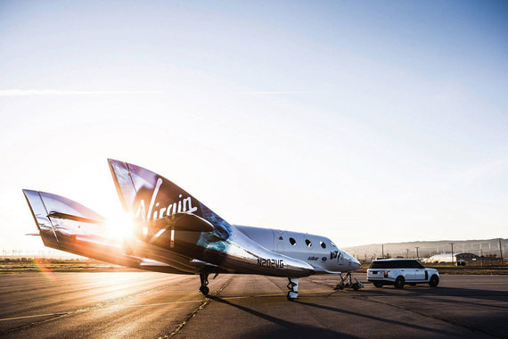 Многие из 600 людей, купивших билеты у Virgin Galactic, ждут возможности испытать невесомость в течение четырех минут еще с 2005 г.