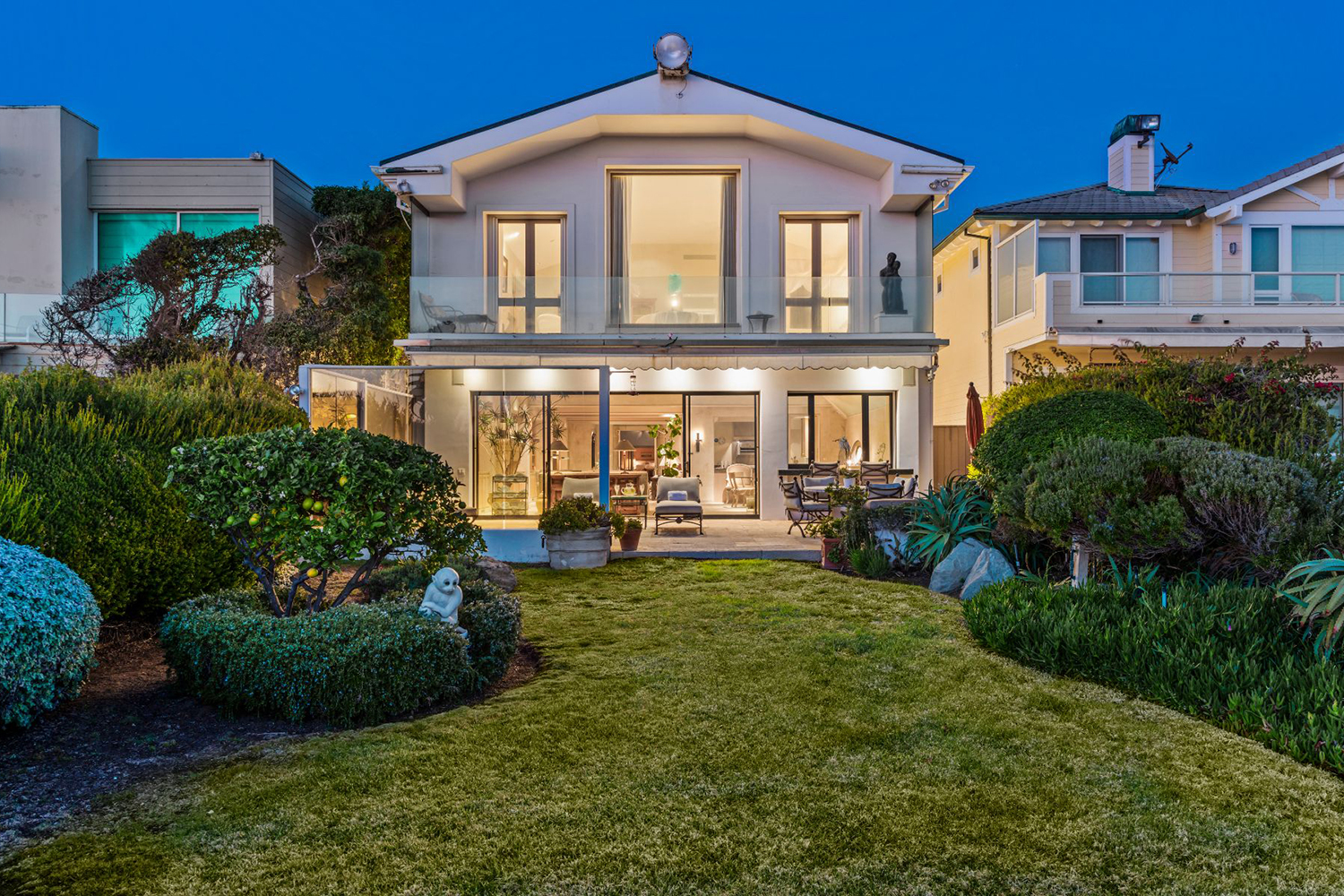 Фасад особняка Фрэнка Синатры