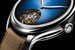 Центральное место на циферблате часов Endeavour Tourbillon Concept марки H. Moser & Cie. занимает «парящий» турбийон, размещенный на отметке «6 часов». Также в новой модели можно рассмотреть новейший часовой механизм – автоматический калибр HMC 804 с трехдневным запасом хода. В основе этого часового механизма – ротор автоподзавода, передающий энергию барабану посредством системы завода со стопорной собачкой. Эта система сокращает время, необходимое для полного завода часов