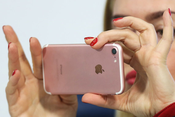 По подсчетам ведущего аналитика Mobile Research Group Эльдара Муртазина,
в России в прошлом году было продано около 3 млн подержанных аппаратов