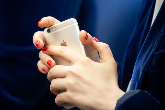 О том, что после обновления операционной системы iOS iPhone начинают работать медленнее, стало известно в конце декабря 2017 г.