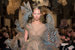 Модель на показе Iris van Herpen в платье из многослойных изогнутых лепестков