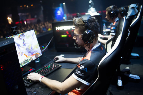 ESforce – один из крупнейших киберспортивных холдингов в мире (на фото: команда Virtus.pro)