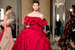 Пьерпаоло Пиччоли в новой коллекции Valentino постарался создать максимально широкий гардероб - не только вечерние наряды, но даже деловые и повседневные