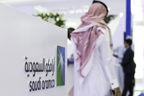Aramco владеет некоторыми иностранными нефтеперерабатывающими заводами и нефтехимическими компаниями, но не занимается геологоразведкой и добычей за рубежом