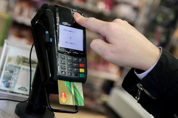 Центробанк уже запросил платежные системы, на сколько они могут снизить размер межбанковской комиссии при оплате картами и в каких отраслях