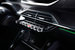 Как в старших моделях Peugeot, основные функции управления вспомогательными системами выведены на клавиши, собранные в единый центральный блок
