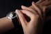 MB&F выпустила первые женские часы. Часы трехмерные: над безелем выступает купол из сапфирового стекла, а турбийон возвышается над плоскостью механизма кинетической вертикальной конструкцией