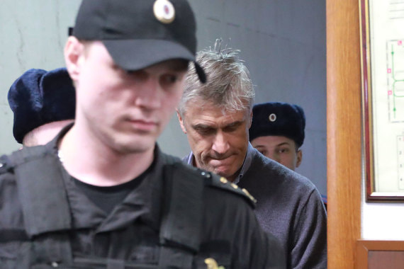 Действия Майкла Калви (в центре) должен оценивать арбитражный суд, уверены эксперты