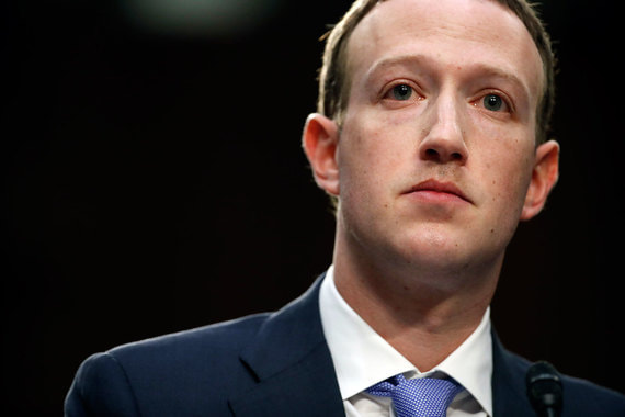 Сейчас Цукерберг занимает в Facebook и должность гендиректора, и пост председателя совета директоров