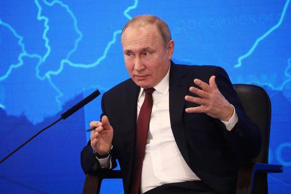 По словам Путина, расходы, связанные с предоставлением гражданства России жителям ДНР и ЛНР, могут достичь 100 млрд руб., но не за год