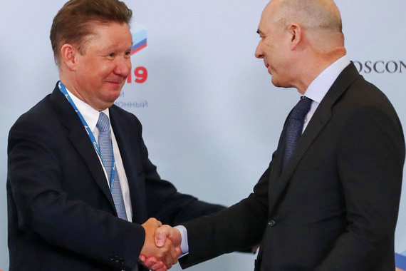 Решение «Газпрома» повысить дивиденды может быть следствием компромисса с Минфином (на фото – предправления «Газпрома» Алексей Миллер и первый вице-премьер – министр финансов Антон Силуанов)