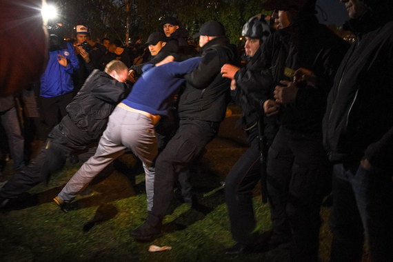 Протесты против строительства храма в Екатеринбурге (на фото) продолжили череду конфликтов между населением и местными властями