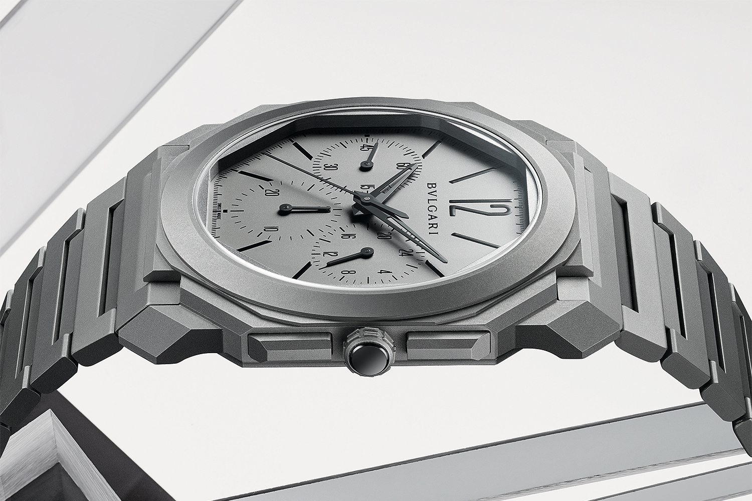 С 2014 г. Bvlgari ставит пятый мировой рекод в тонкости часов: 3,3-миллиметровый хронограф Octo Finissimo GMT Automatic