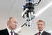 30 мая 2019 г. Президент Владимир Путин и председатель правления Сбербанка России Герман Греф (слева направо) во время посещения школы программирования Сбербанка