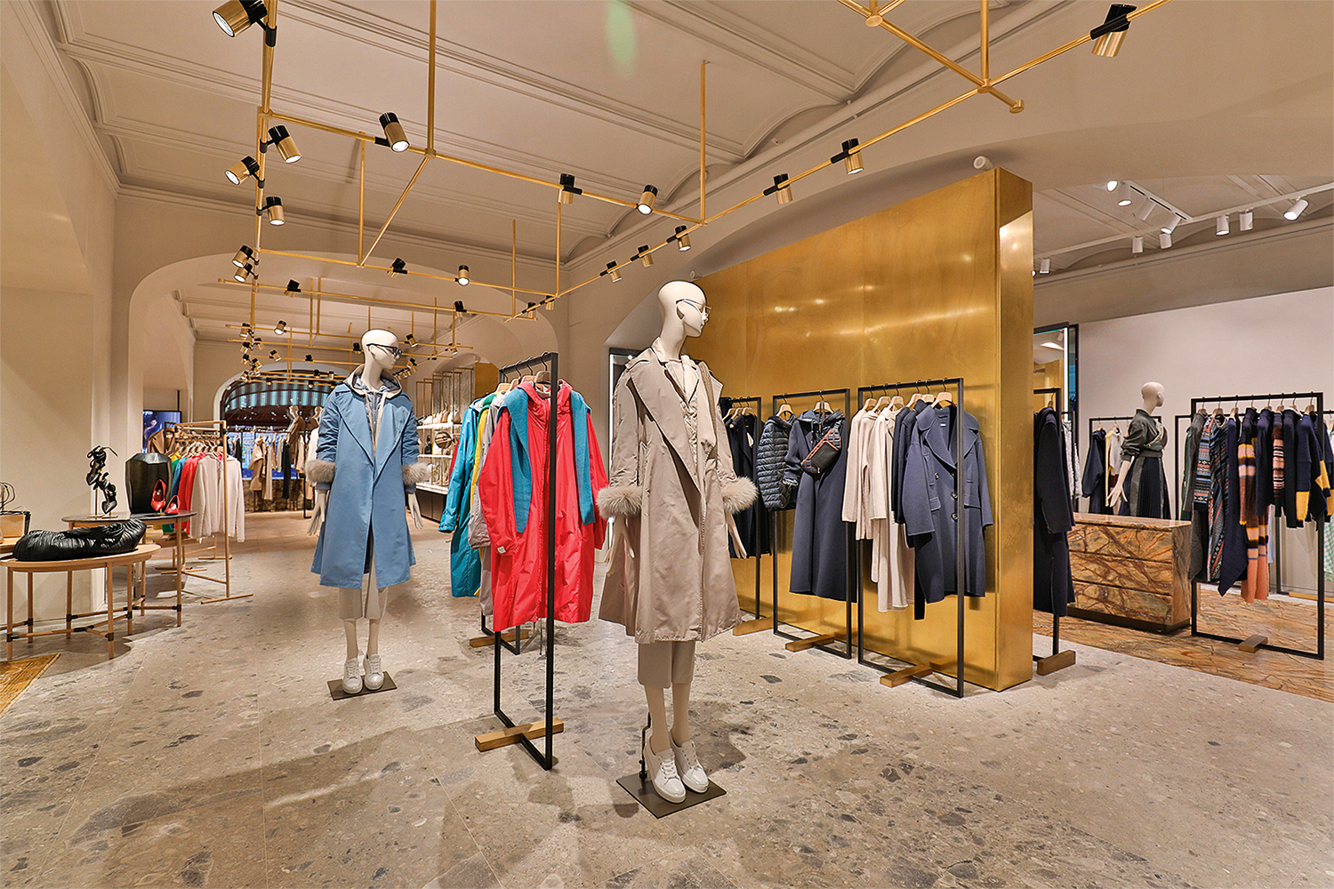 Мрамор и латунь в бутике Max Mara в ГУМе