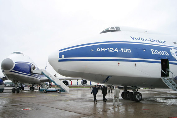 Ан-124-100 «Руслан» – самый большой серийный грузовой самолет в мире, «Волга-Днепр» Алексея Исайкина – их крупнейший в мире эксплуатант