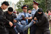 Сотрудники правоохранительных органов применили силу для разгона протестующих
