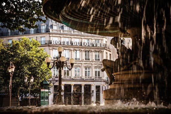 Гранд-отель Hôtel du Louvre – одна из самых знаменитых достопримечательностей центра Парижа