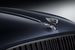 На капоте Flying Spur появится обновленный трехмерный логотип Flying B. Эмблема оснащена электроприводом и подсветкой и выдвигается из капота, когда водитель с ключом подходит к автомобилю
