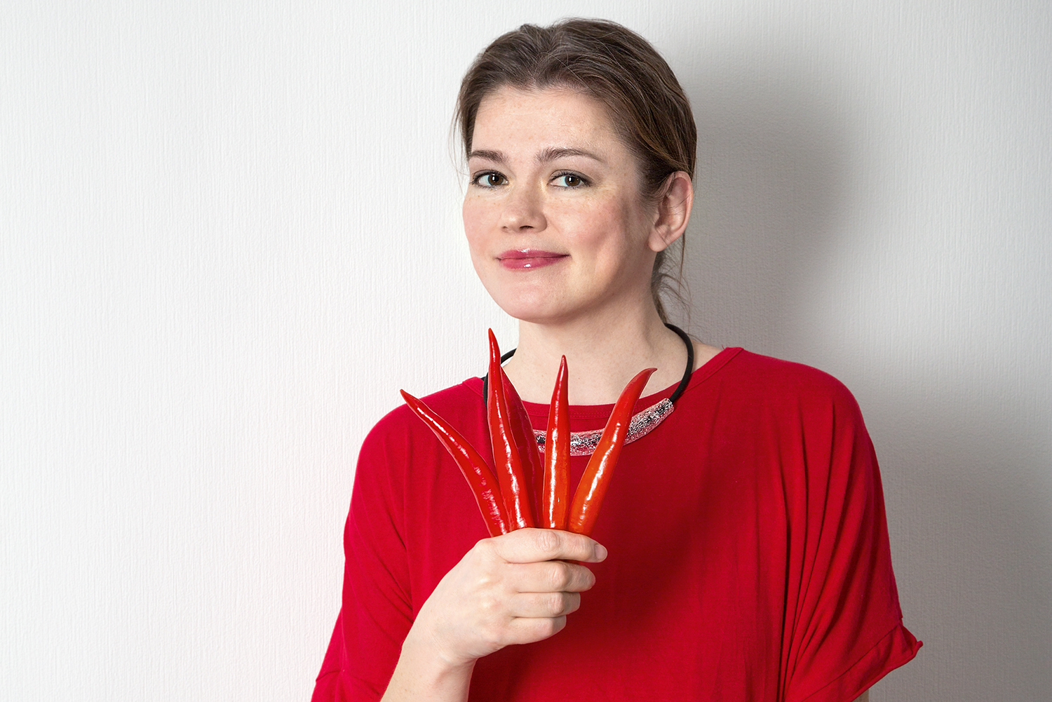 Екатерина Холопова, автор книги «Острая подача»