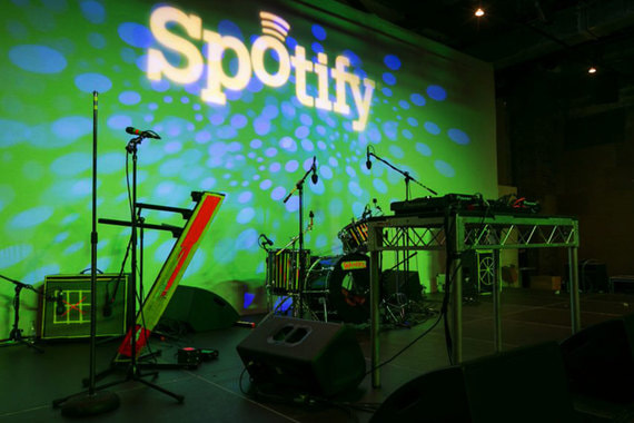 1000 "прослушиваний" песен на потоковом сервисе Spotify можно приобрести у мошенников за $6