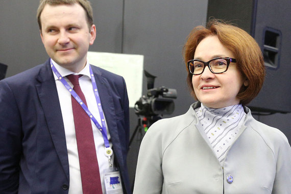 Председатель ЦБ Эльвира Набиуллина и министр экономического развития Максим Орешкин не перестают спорить о кредитах населению