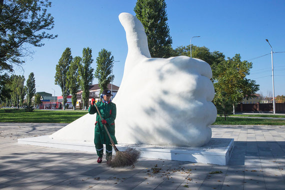 В каждом городе «Стрелка» старалась сотрудничать с местными архитекторами и вовлекать в обсуждение местных жителей. На фото – центральная улица Грозного
